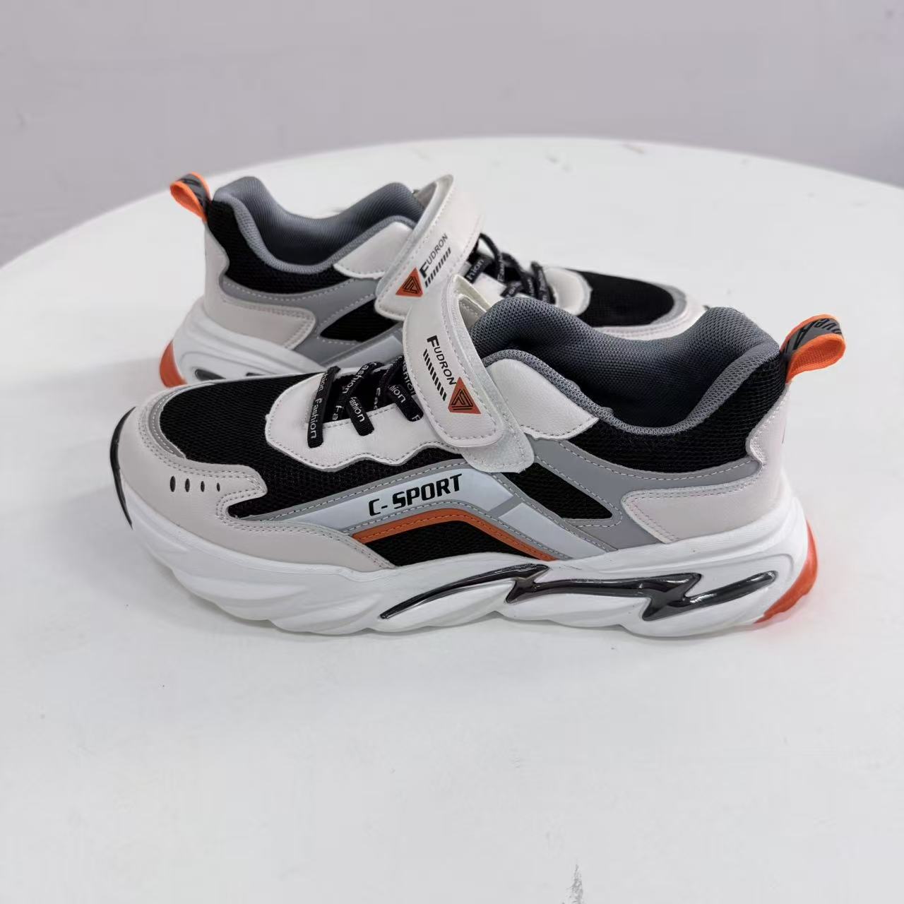 8636儿童春秋女透气防滑防滑秋季男女通用透气运动鞋男