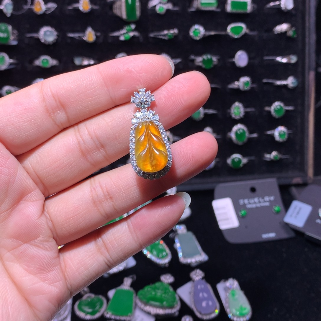 翡翠银S925镶嵌颈饰翡翠