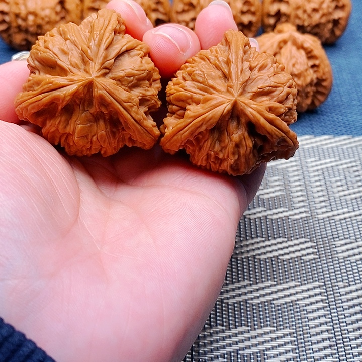 ****天文玩核桃吊坠三棱