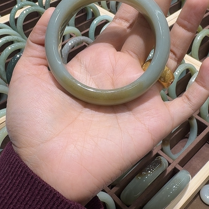 赵***.和田玉（糖玉）未镶嵌手链