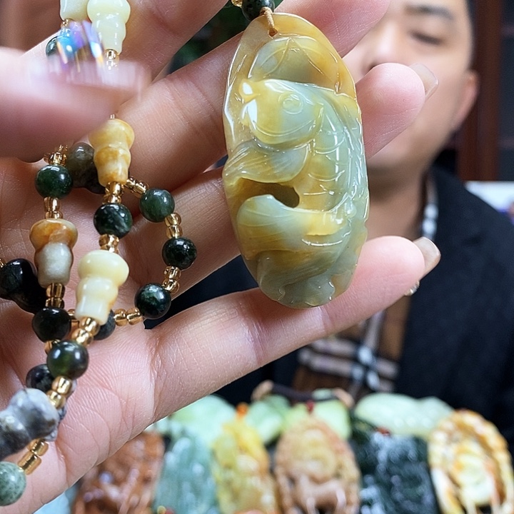 蛇纹石玉吊坠未镶嵌