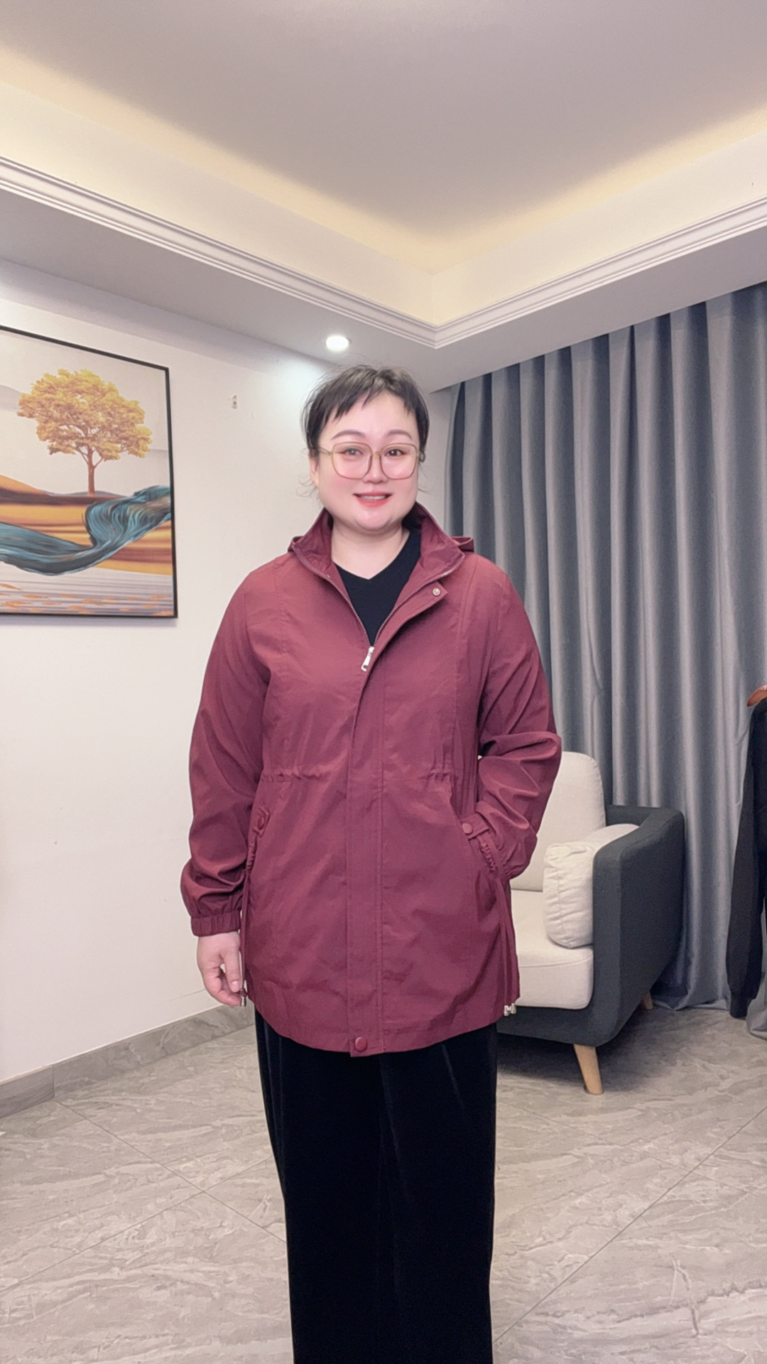 连帽纯色拉链户外运动风休闲夹克流光风春秋季妈妈装加大外套