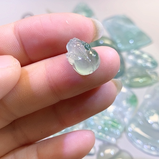 翡翠颈饰未镶嵌8888886666666