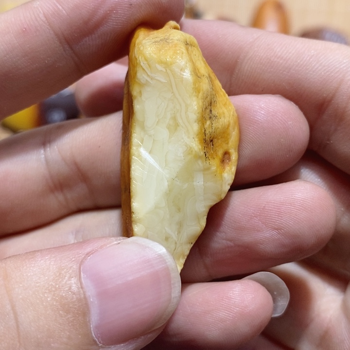 佛***间定制琥珀蜜蜡原石定制