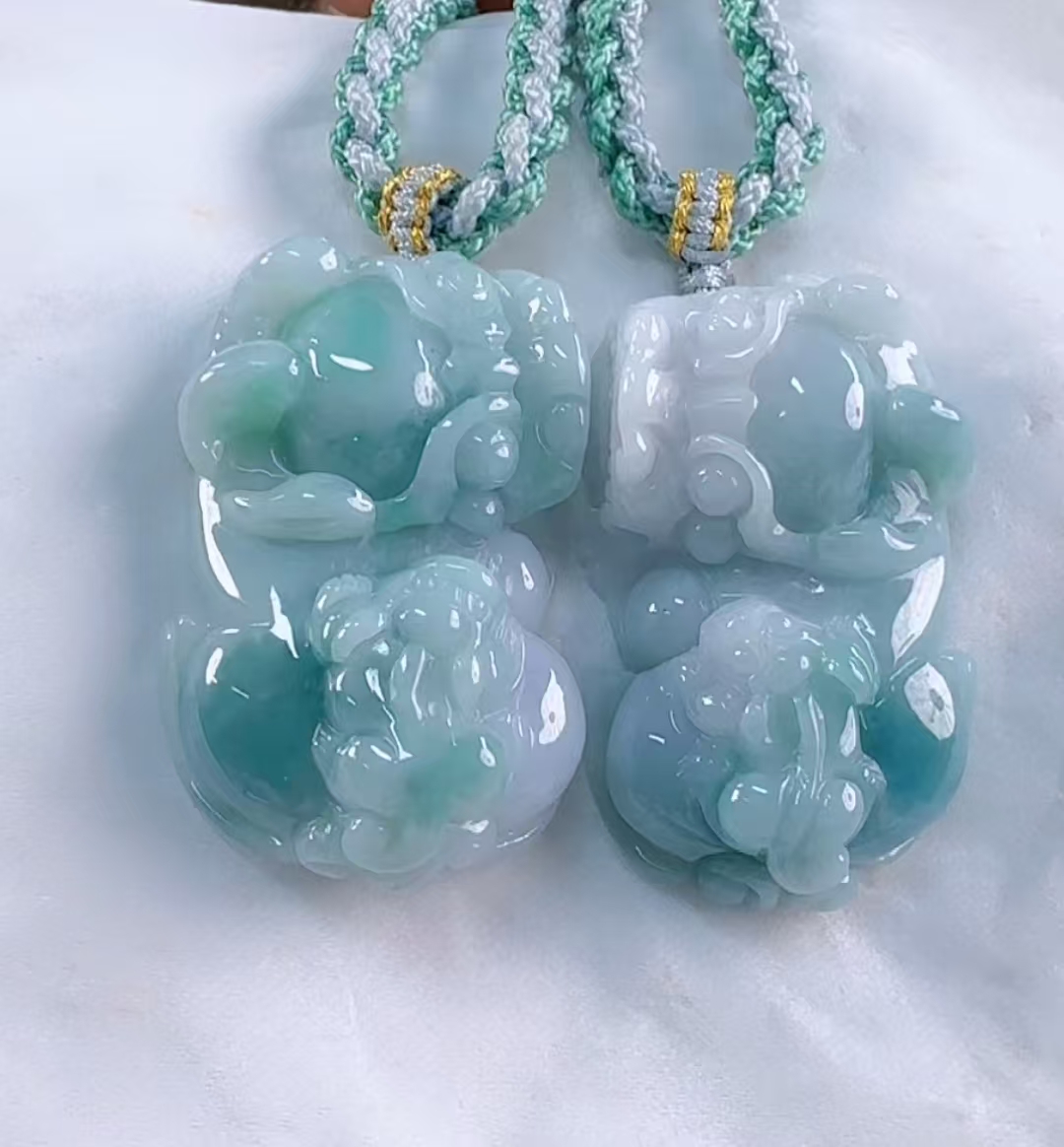 翡翠A货貔貅配绳子（多样性发货发其一）高37-38宽23-24厚10-12