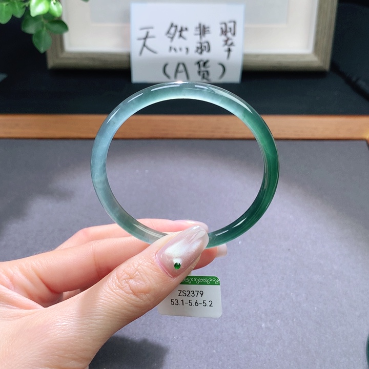 翡翠手镯未镶嵌๓****天然翡翠手镯