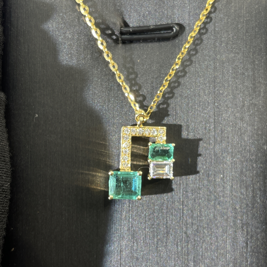 0.97CT天然祖母绿18K项链