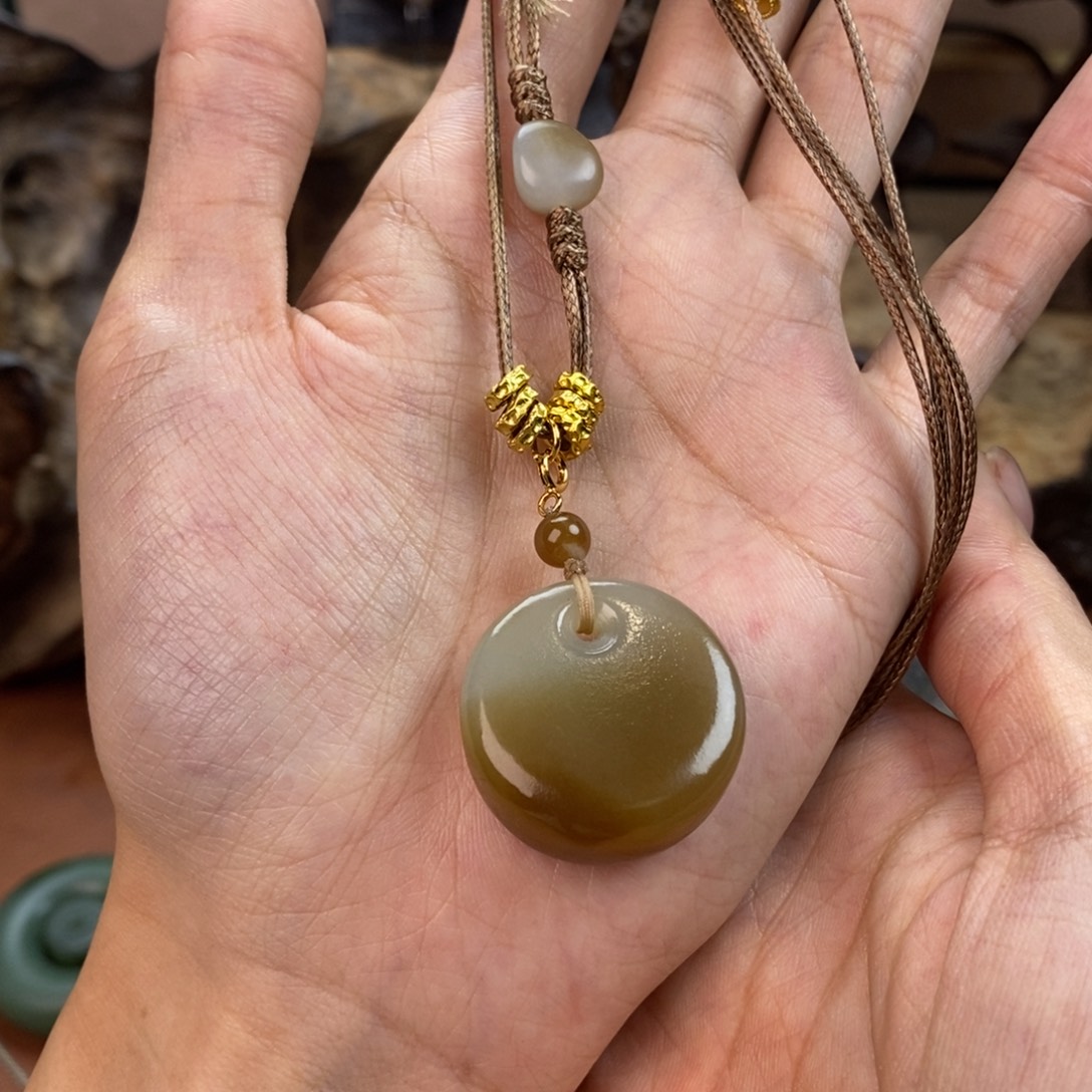 懿***和田玉（糖玉）未镶嵌颈饰