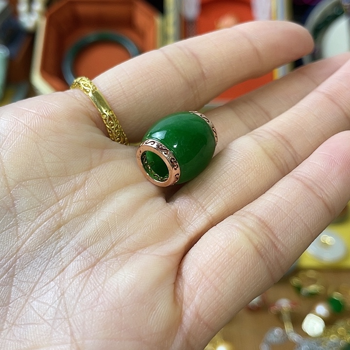 普***人翡翠散珠精美雕刻物件物件