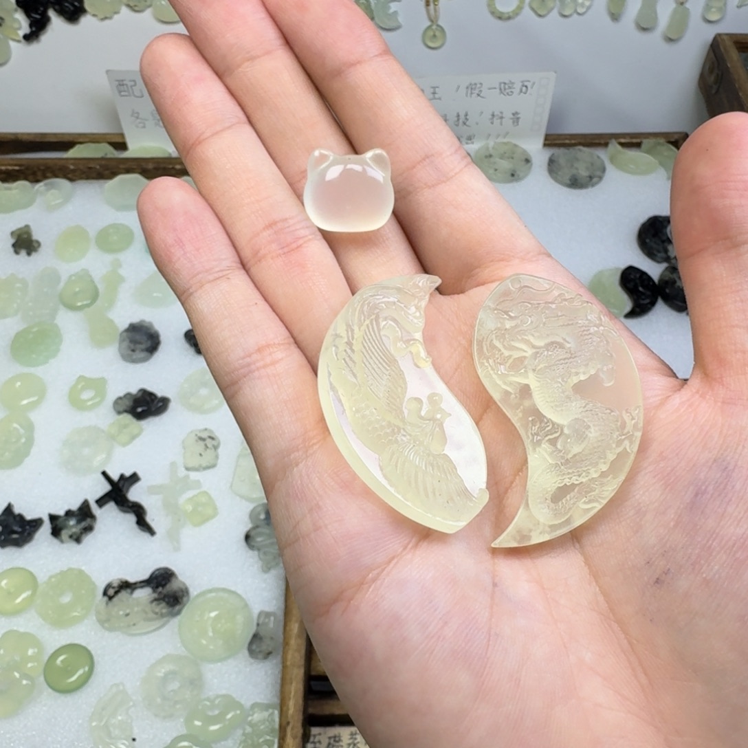 魷***.蛇纹石玉未镶嵌项链