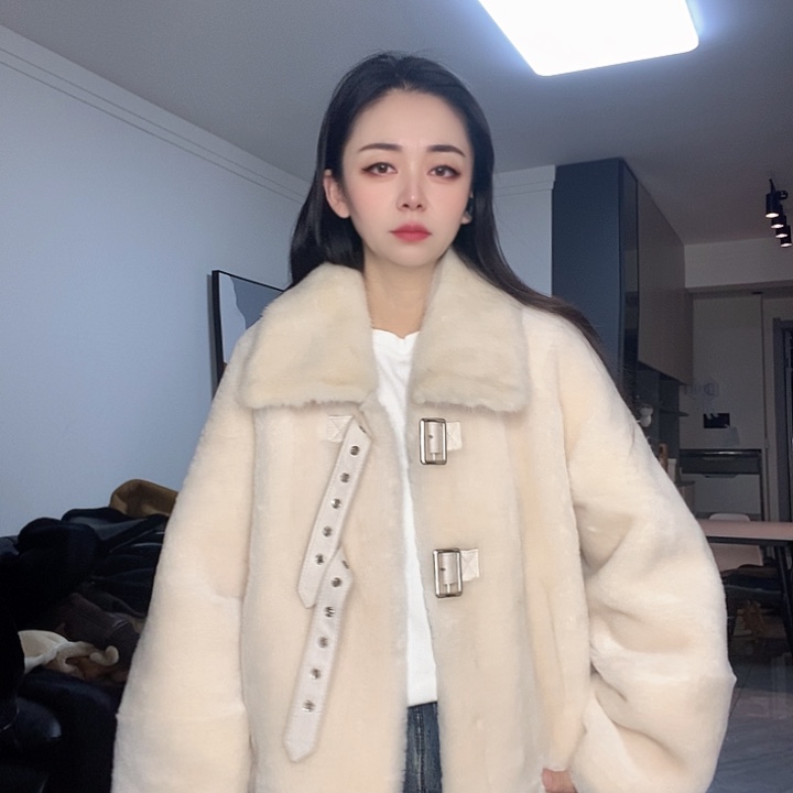 绵羊皮美丽奴皮毛一体配水貂M125，L140斤拍下备注尺码