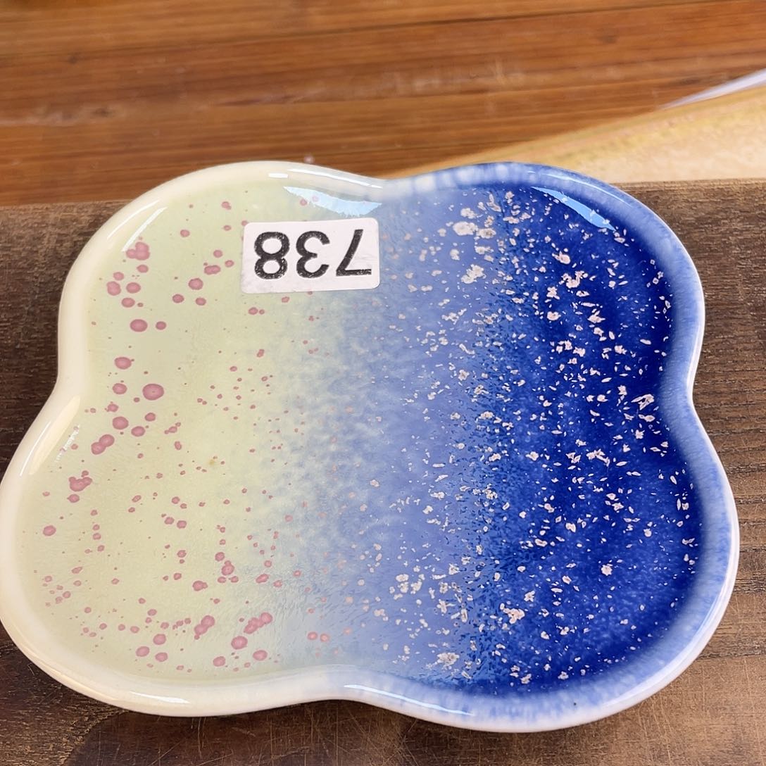 738。                 