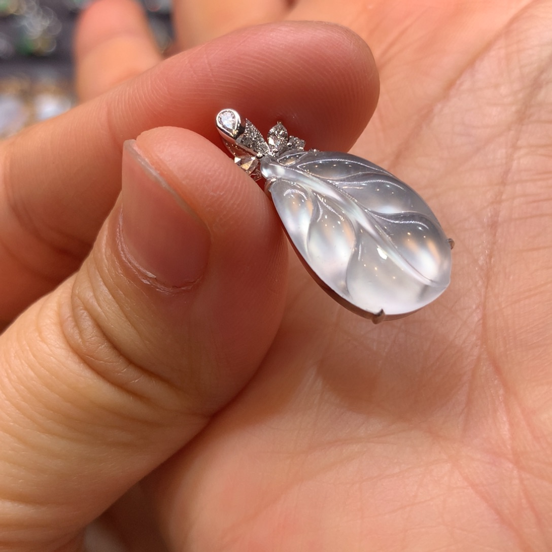 翡翠颈饰18K金镶嵌吊坠