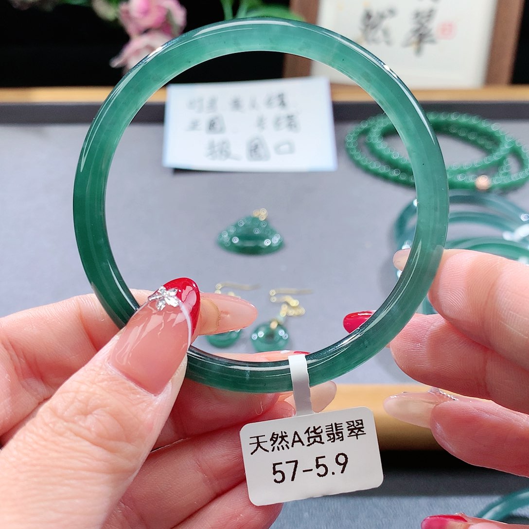 翡翠手镯（圆镯）未镶嵌