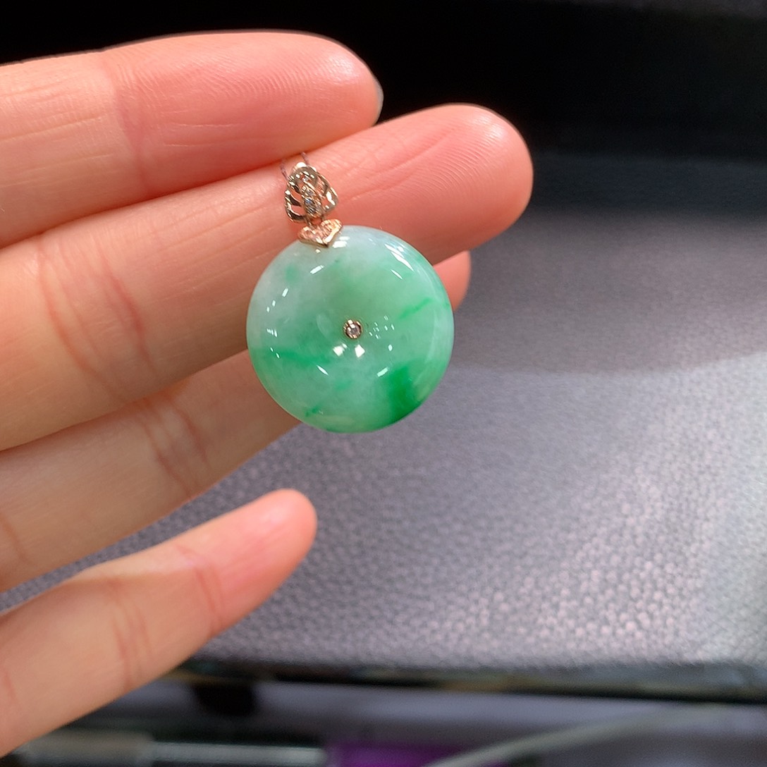 翡翠颈饰18K金镶嵌平安扣