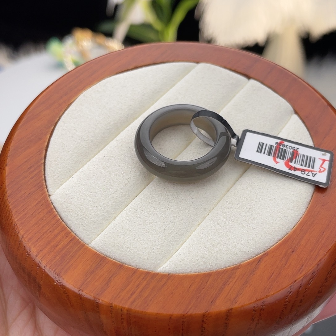 和田玉未镶嵌戒指l7。烟紫圆条。17.6。不退换