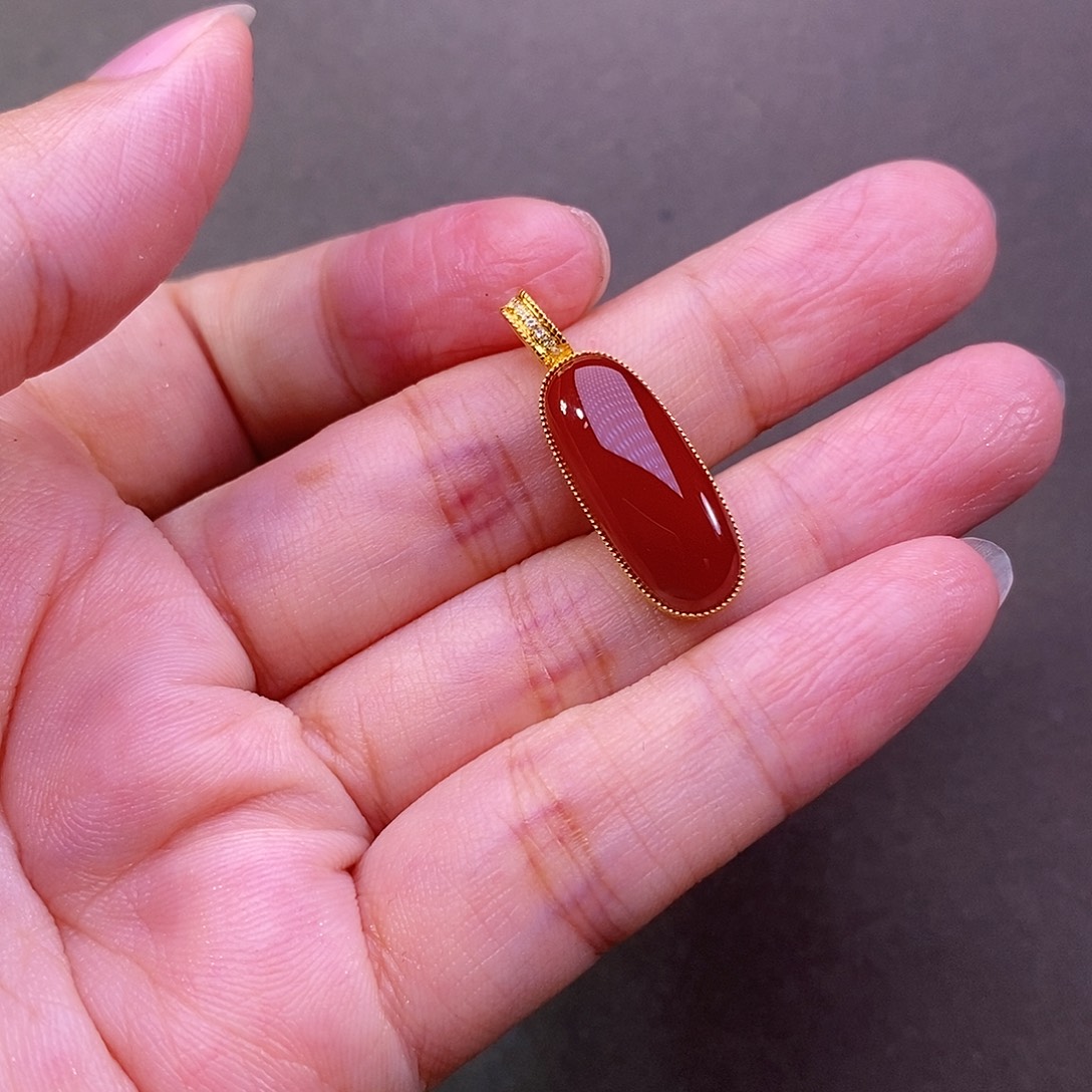 ૧***亿南红玛瑙18K金镶嵌颈饰
