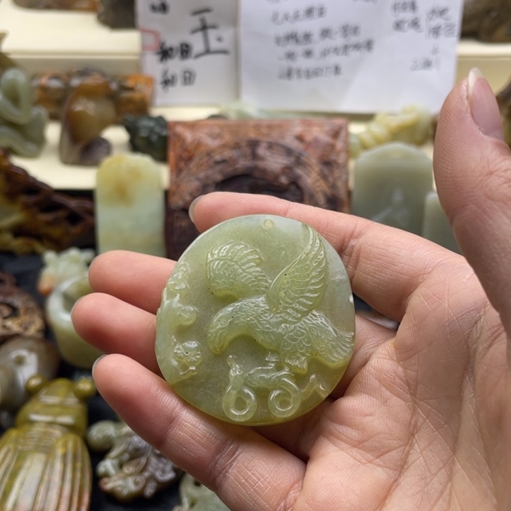 蛇纹石玉颈饰未镶嵌