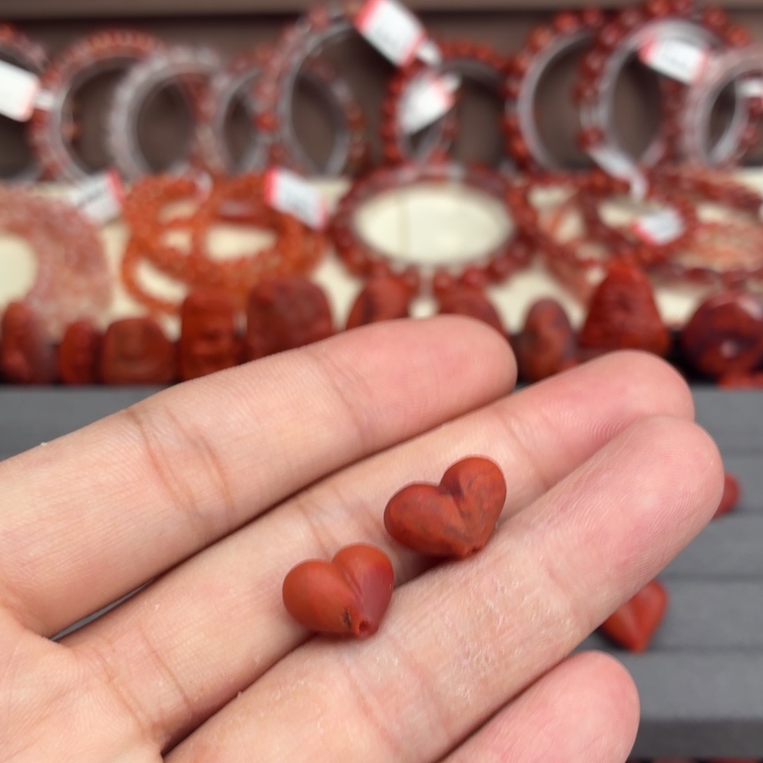 樊***a南红玛瑙未镶嵌颈饰两颗