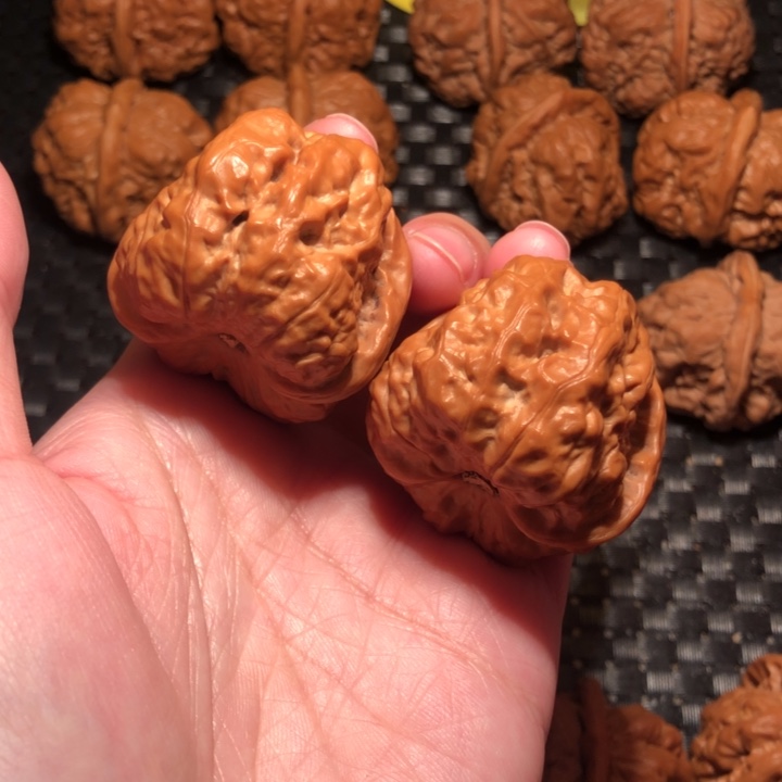 把件文玩核桃四开，鱼籽纹40