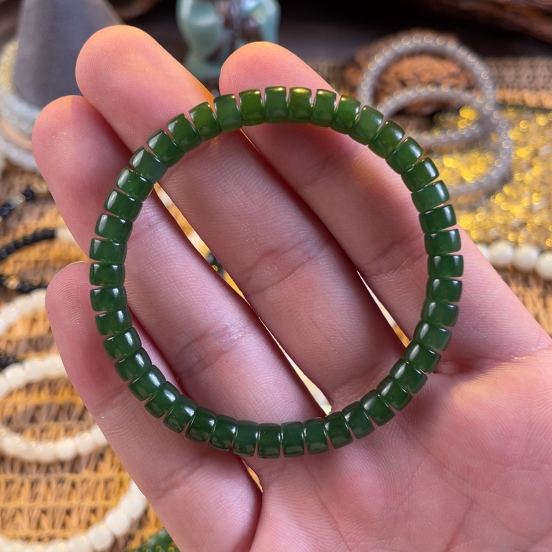 未镶嵌手串和田玉牛**?