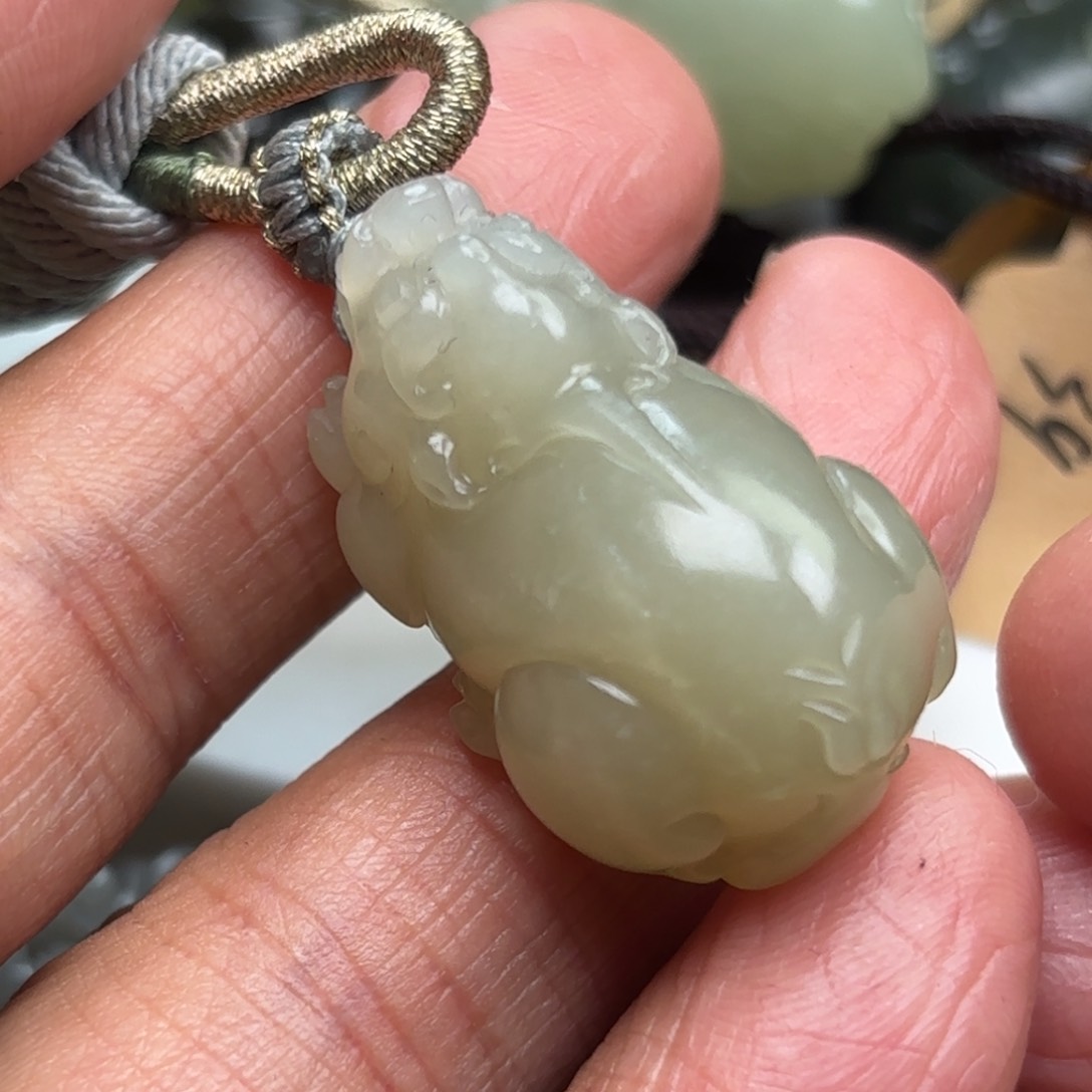 和田玉未镶嵌颈饰澄*滚