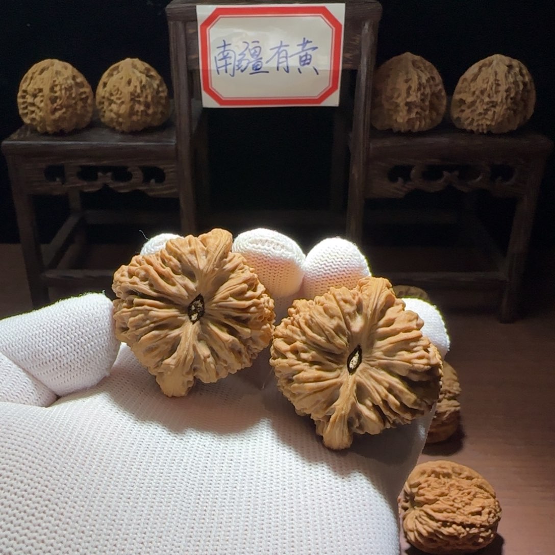 文玩核桃吊坠43奥迪三角