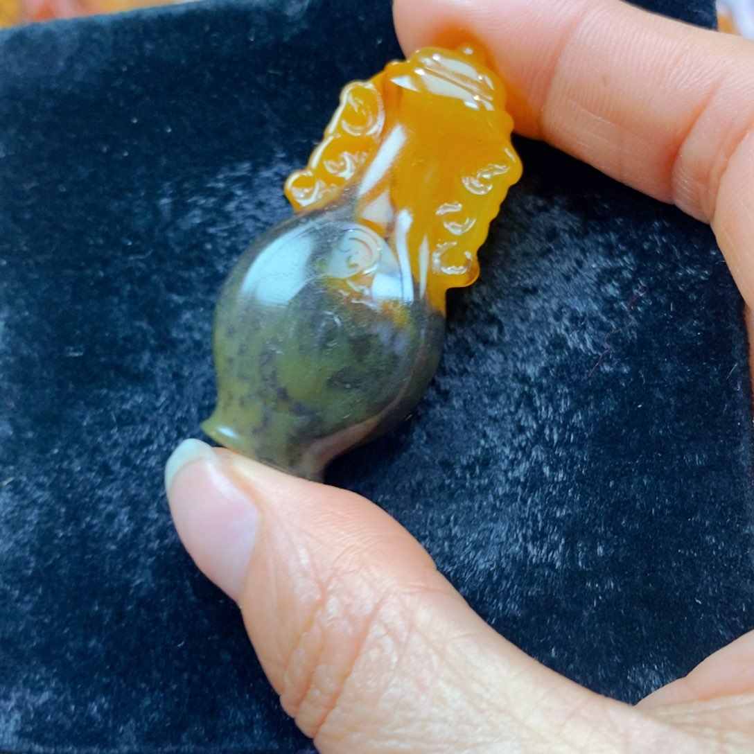 未镶嵌石英质玉（黄龙玉）颈饰
