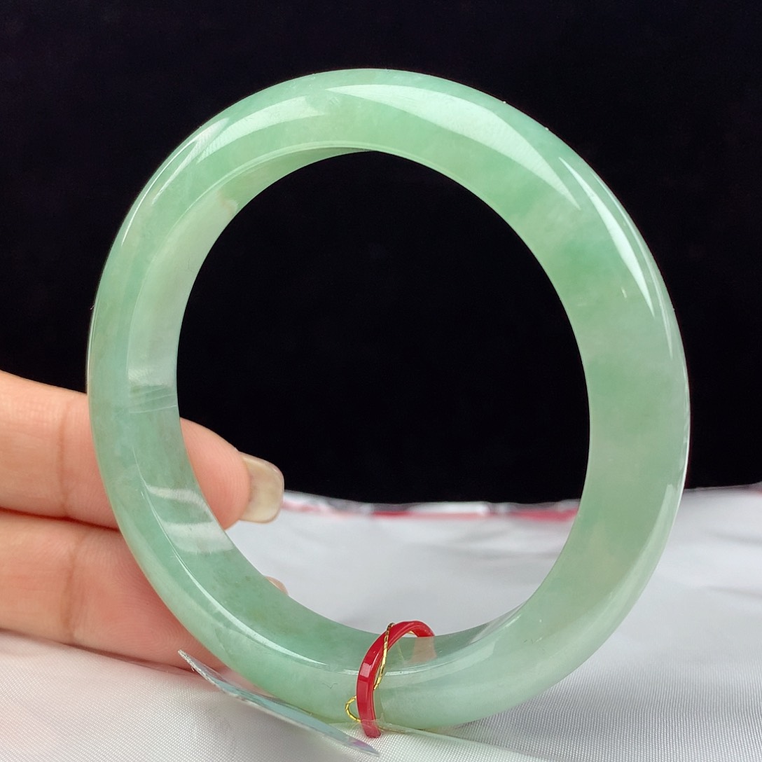 翡翠手镯未镶嵌55圈 2996