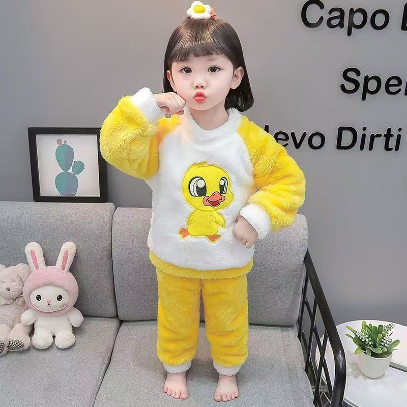 儿童秋冬法兰绒家居服小黄鸭刺绣套装加厚冬季保暖珊瑚绒