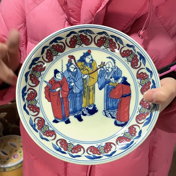 瓷片////直径20厘米。黄。