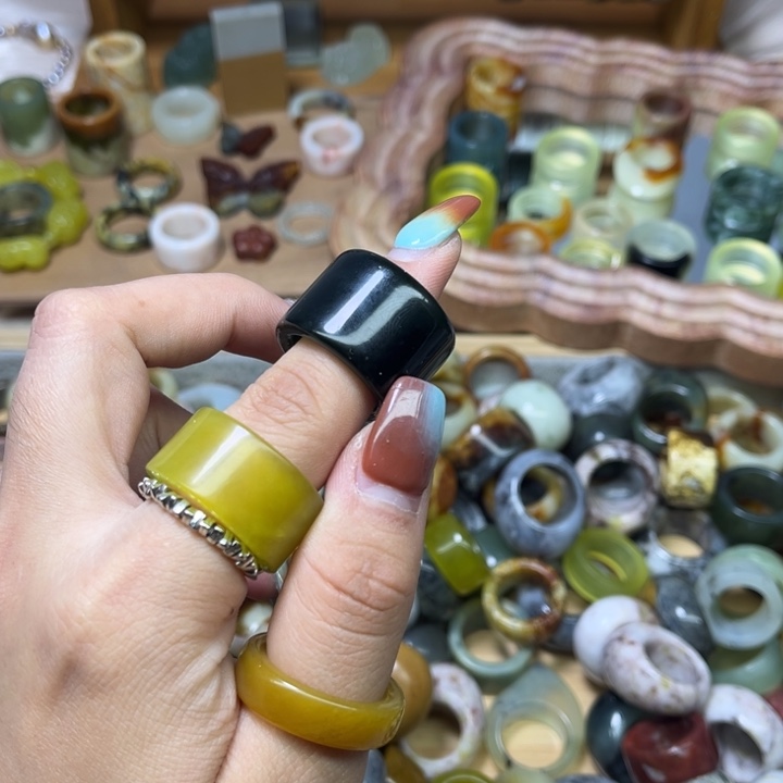 ****酱蛇纹石玉未镶嵌戒圈