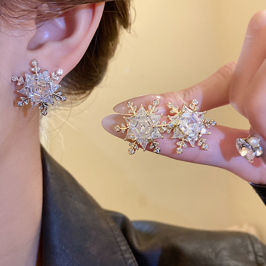 铜合金锆石耳饰 轻奢锆石雪花简约时尚耳环精致气质百搭耳钉耳饰