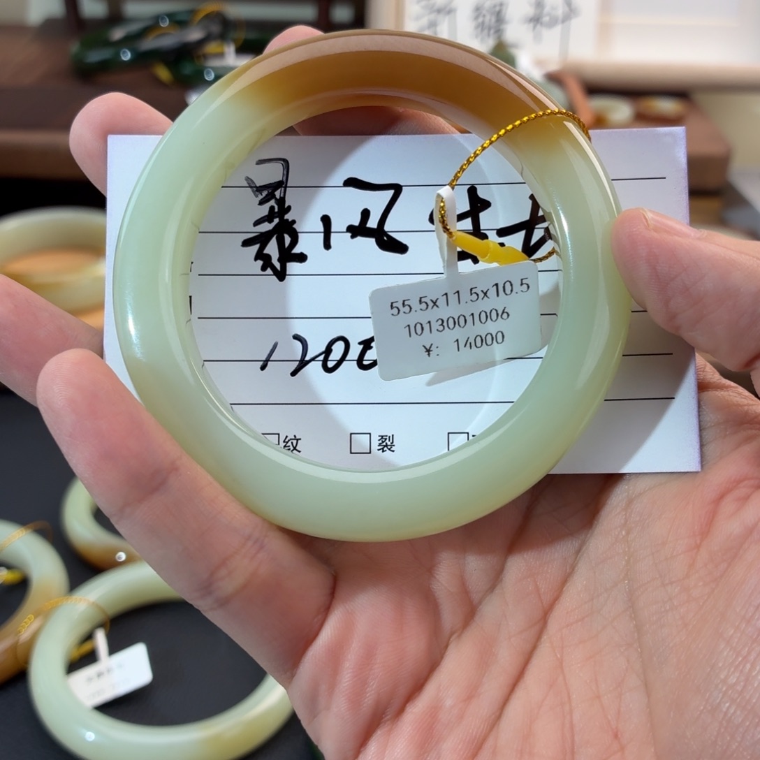 暴***长和田玉（糖玉）未镶嵌手镯