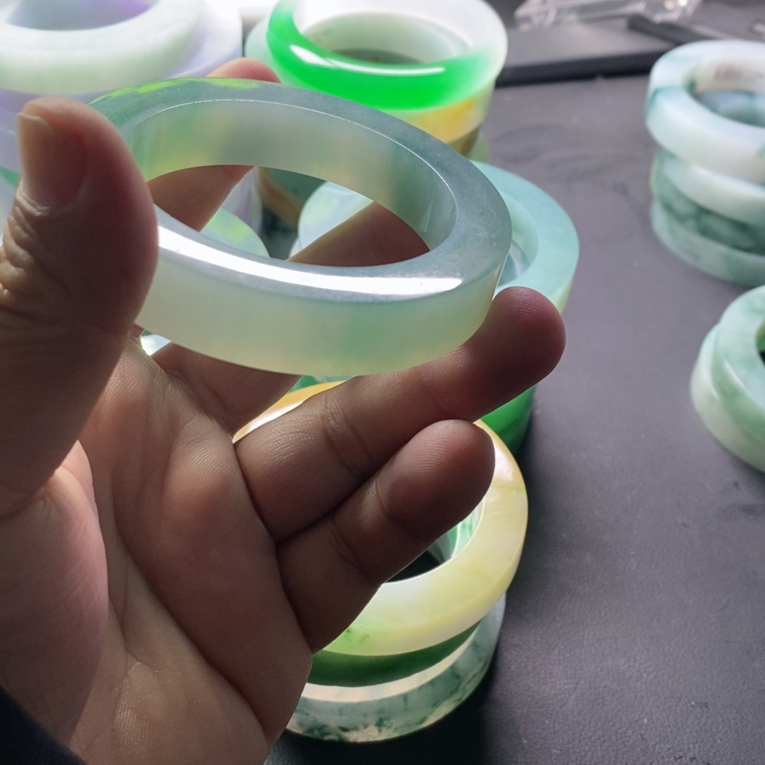 D***.定制翡翠未镶嵌手镯