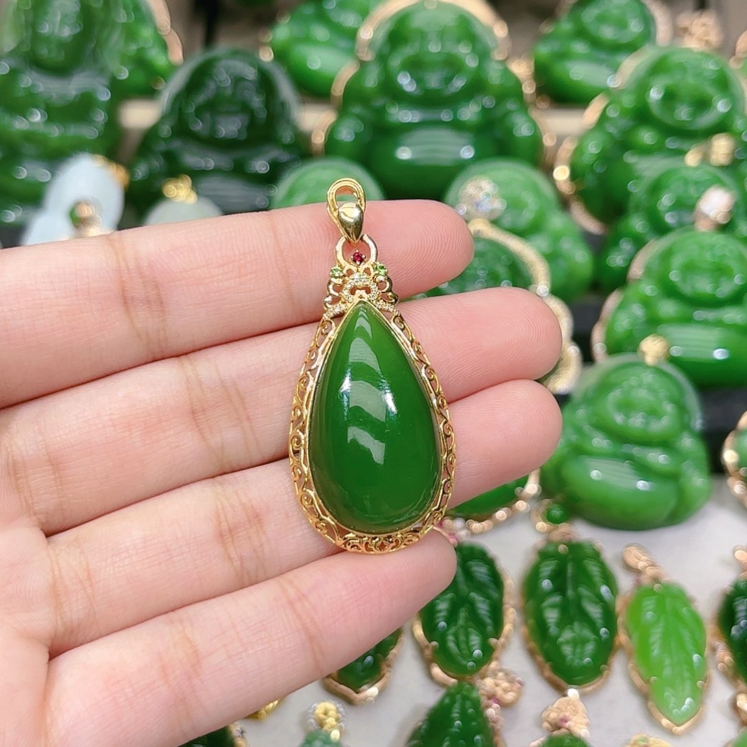 和田玉（碧玉）颈饰18K金镶嵌