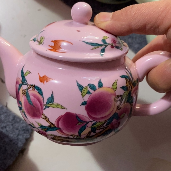摆件陶红稀土寿桃壶
