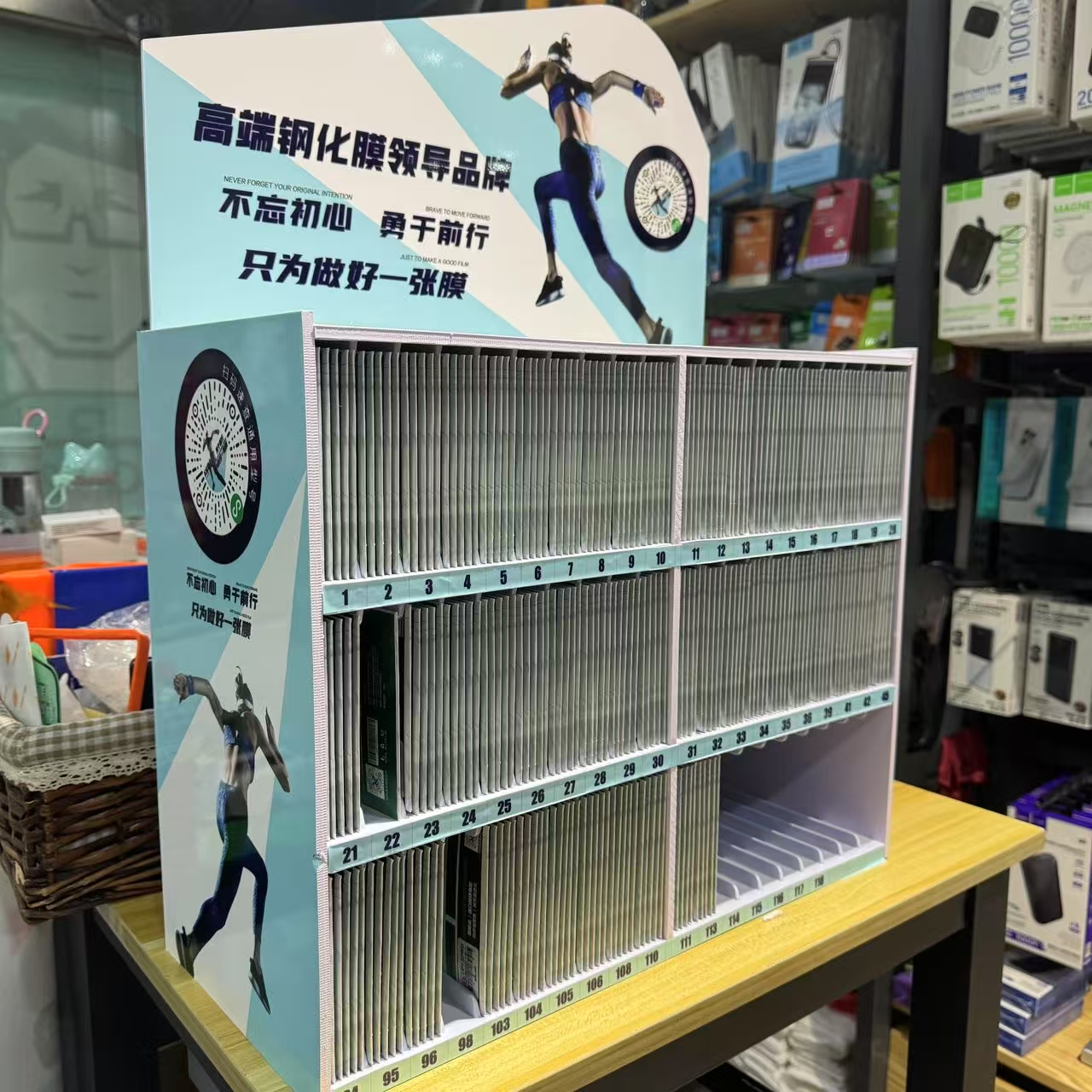 批发O型对折钢化膜套盒魔法箱带底板型号齐55个型号275张钢化膜