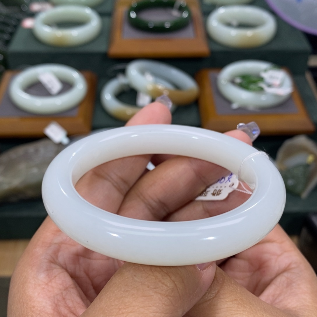 和田玉手镯未镶嵌