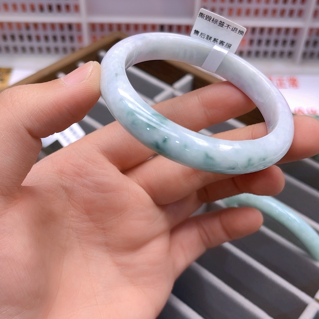 翡翠颈饰未镶嵌手镯58