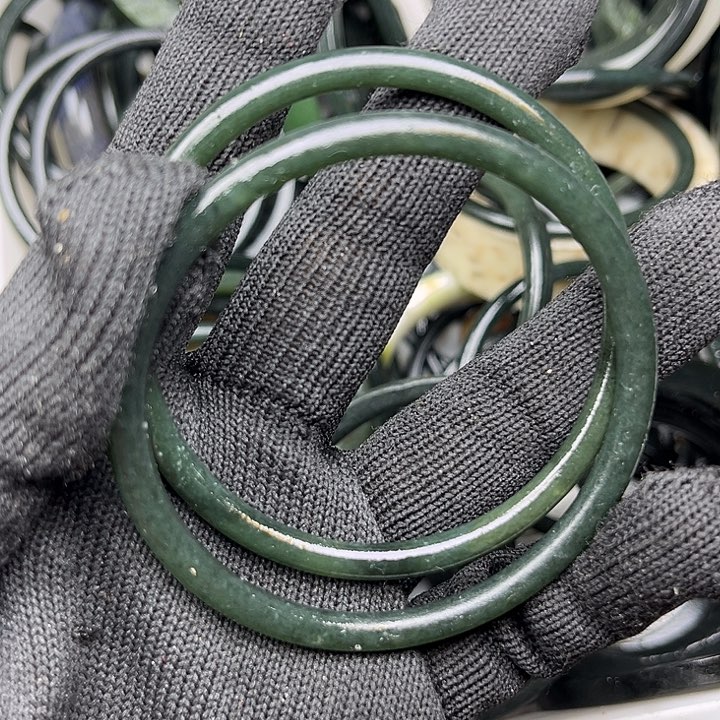 未镶嵌手链和田玉?****