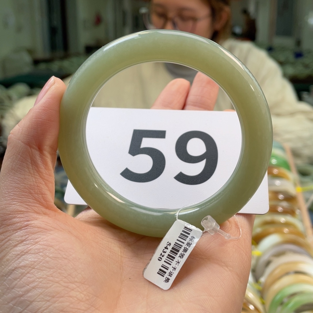 和田玉手镯未镶嵌星****营