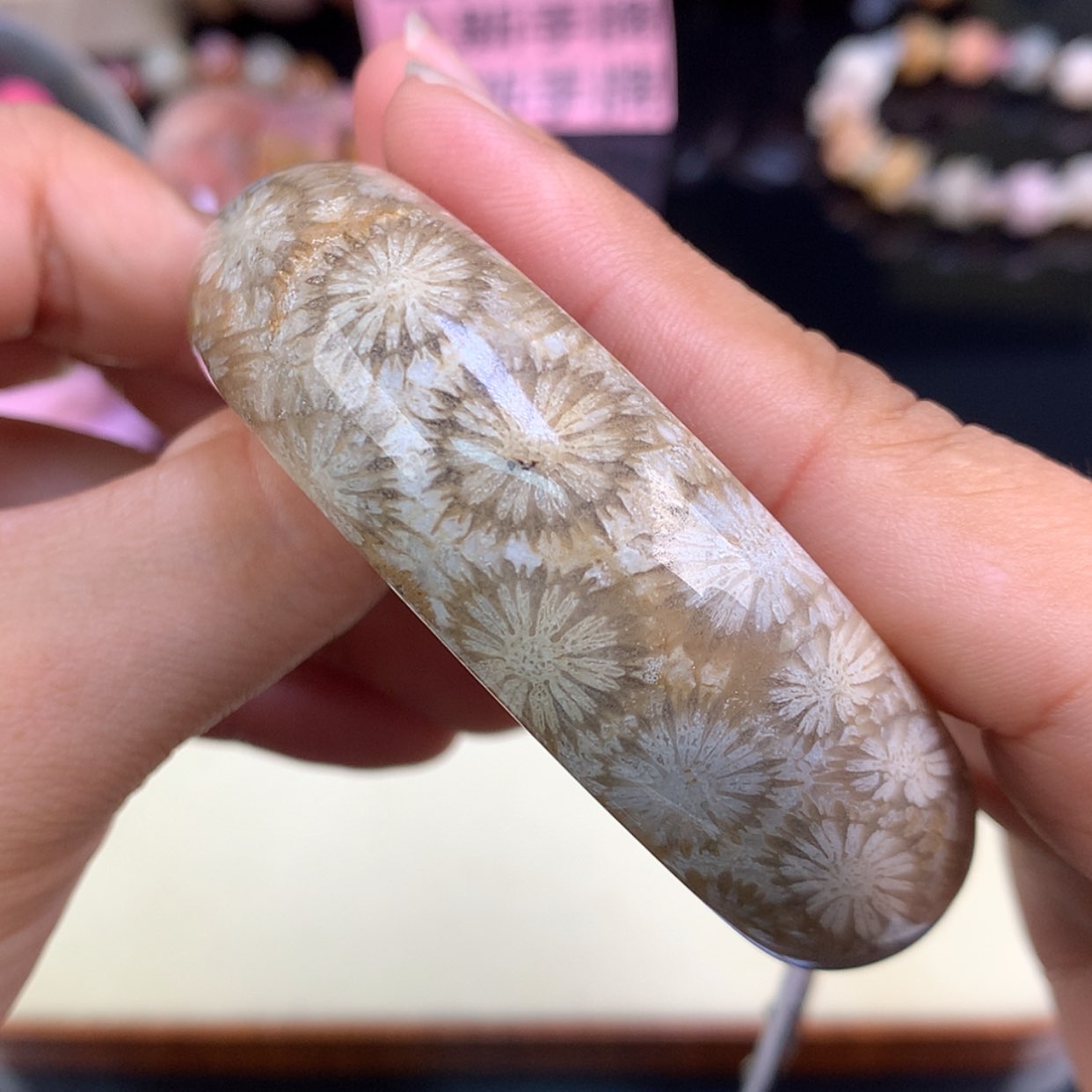 【闪购商品】颈饰未镶嵌硅化珊瑚（珊瑚玉）4号精美手镯58.5圈