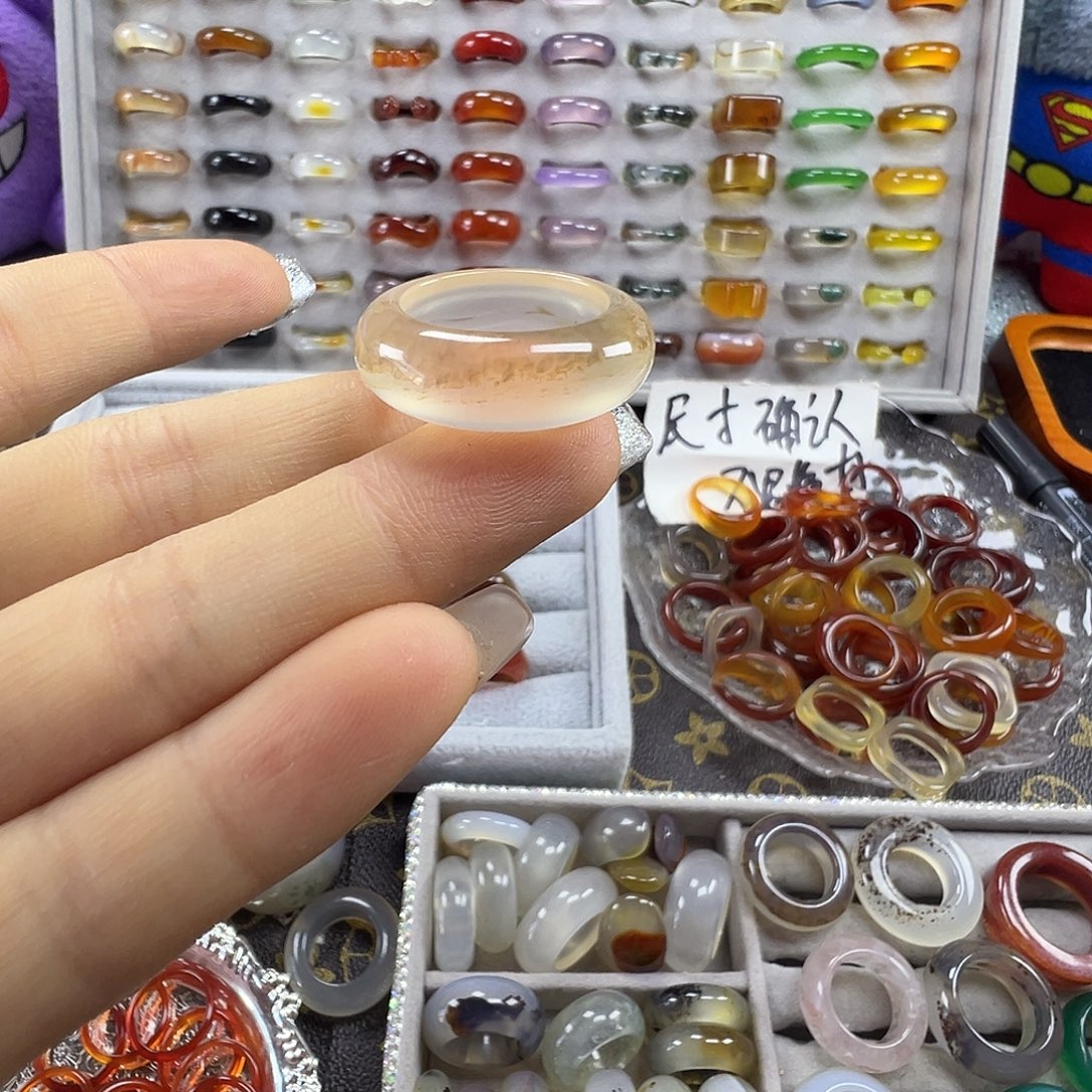玛瑙/玉髓未镶嵌戒圈A9不退换18.1港18