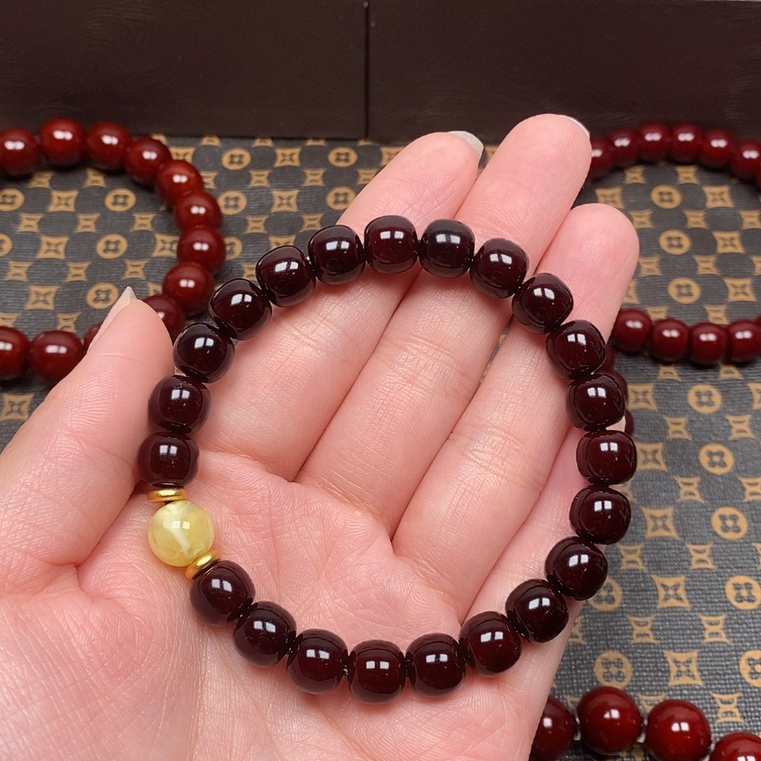 前***进吊坠橄榄核猴头老型9。 