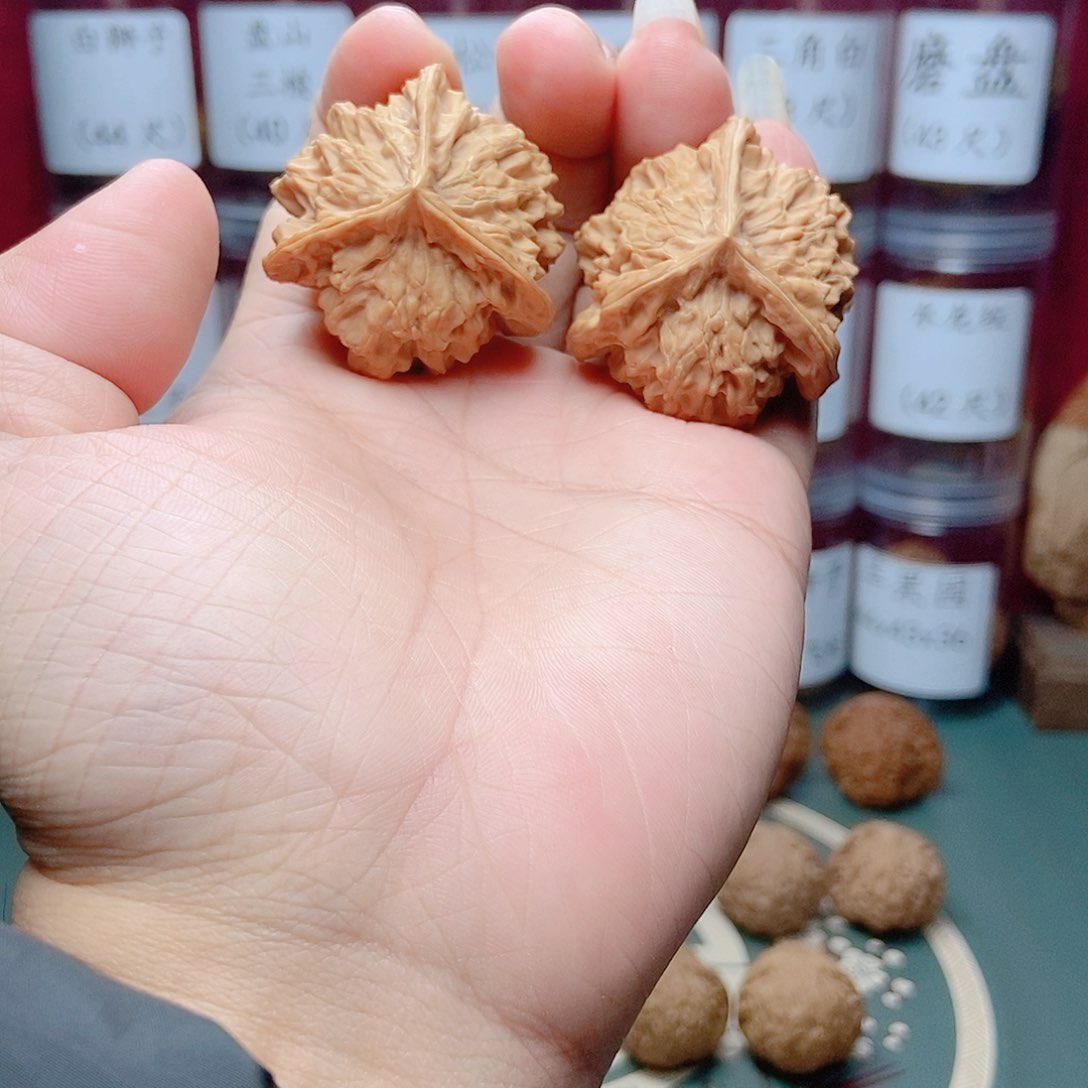 文玩核桃把件三棱40