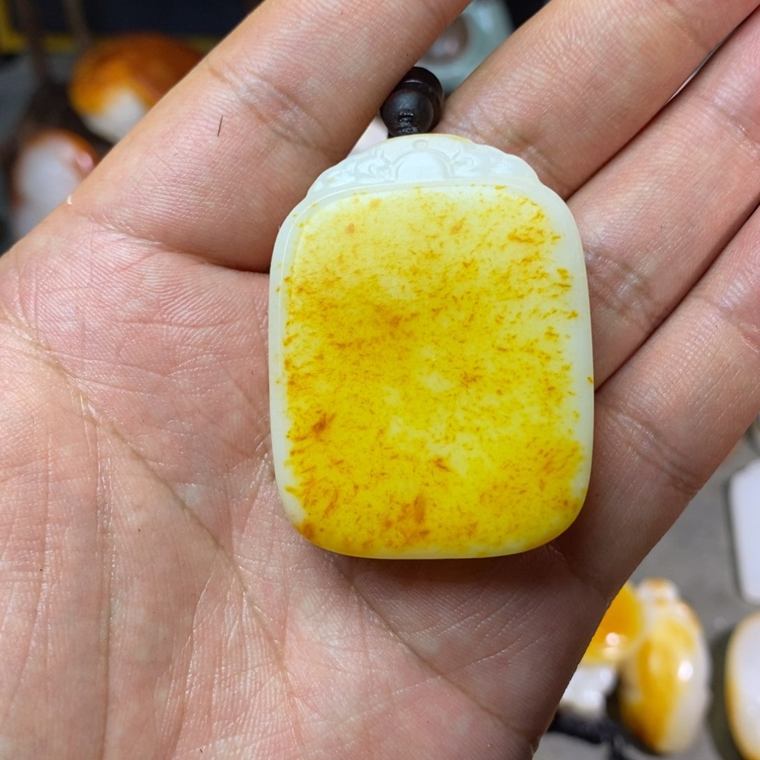 小***。和田玉未镶嵌挂件