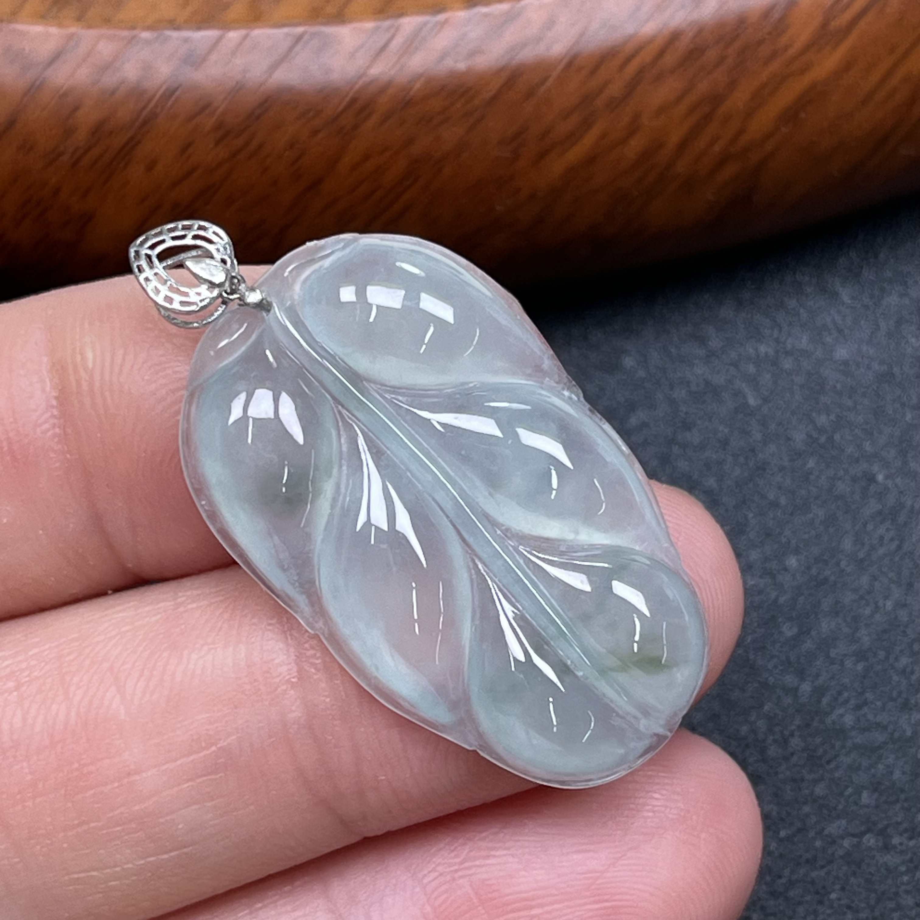 18K金镶嵌冰种飘花叶子精美冰透女士吊坠玉坠缅甸翡翠叶子吊坠