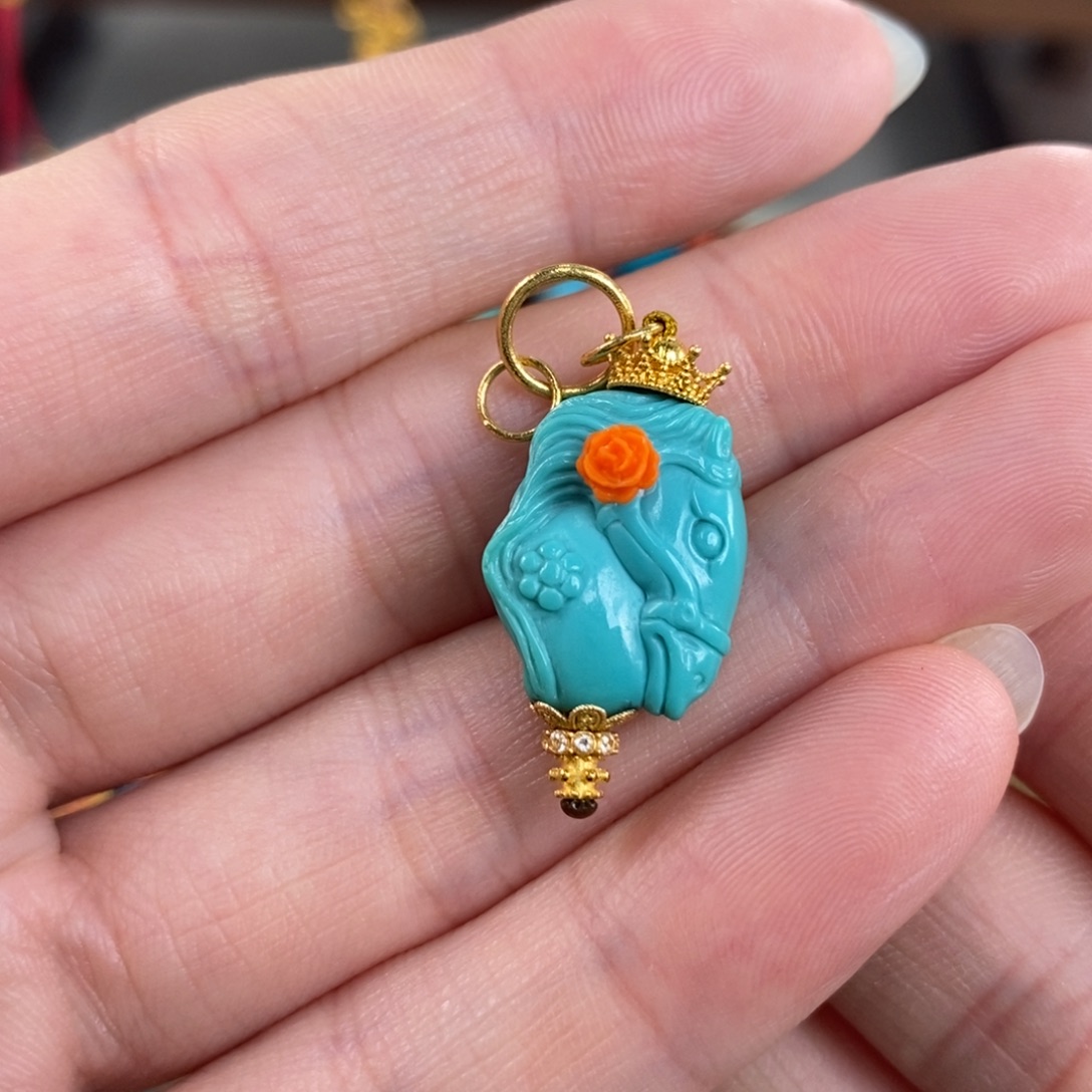 绿松石未镶嵌。小马提溜