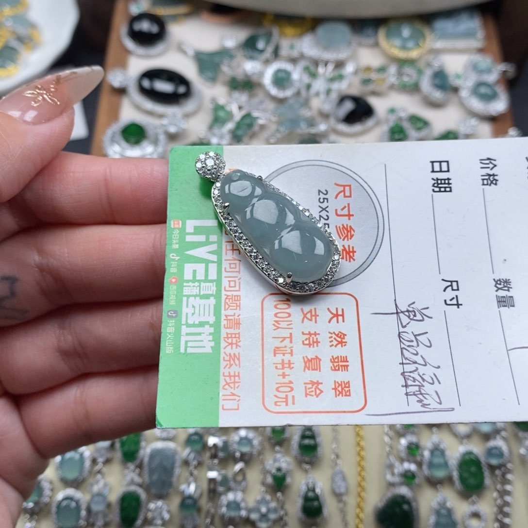 翡翠颈饰未镶嵌翡翠